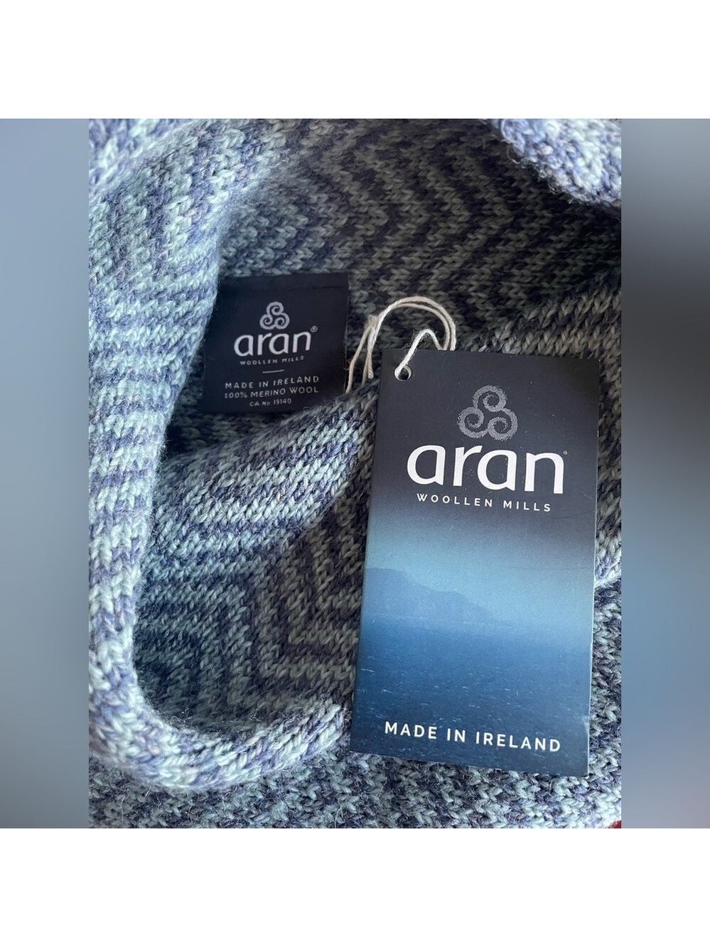 ARAN Irish Blue Herringbone Poncho w. Carved Wooden Button Detail -One Size BNWT - Picture 5 of 10